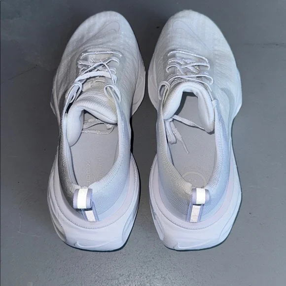 Nike Men's White Invincible 3 Running Sneakers - Picture 4 of 5